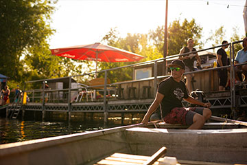 Gehe Wakeboarden in Berlin und genieße den Tag an unserer Anlage.