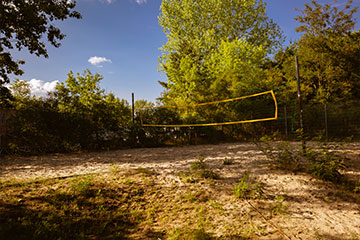 Unsere Wakeboard-Anlage in Berlin Velten verfügt auch über ein Beachvolleyball-Feld.